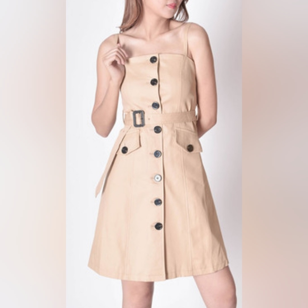 Burberry Women's balted fashion sleeveless dress, suit dress cream color, size6